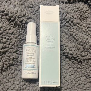 Mary Kay Satin Hands Antibacterial Gel in White and Mint